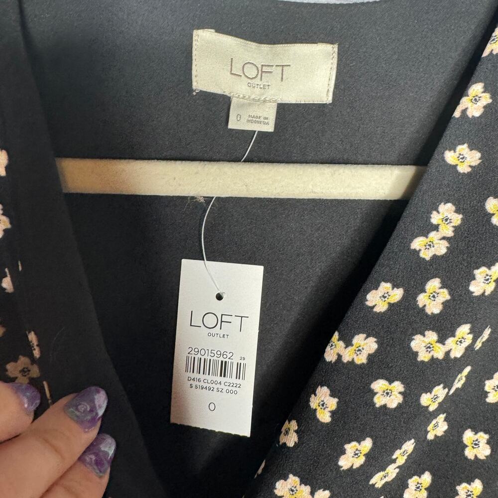 LOFT Outlet Black Floral Wrap Dress Women’s Size 0 NWT Ruffle Hem 3/4 Sleeve - Picture 3 of 4